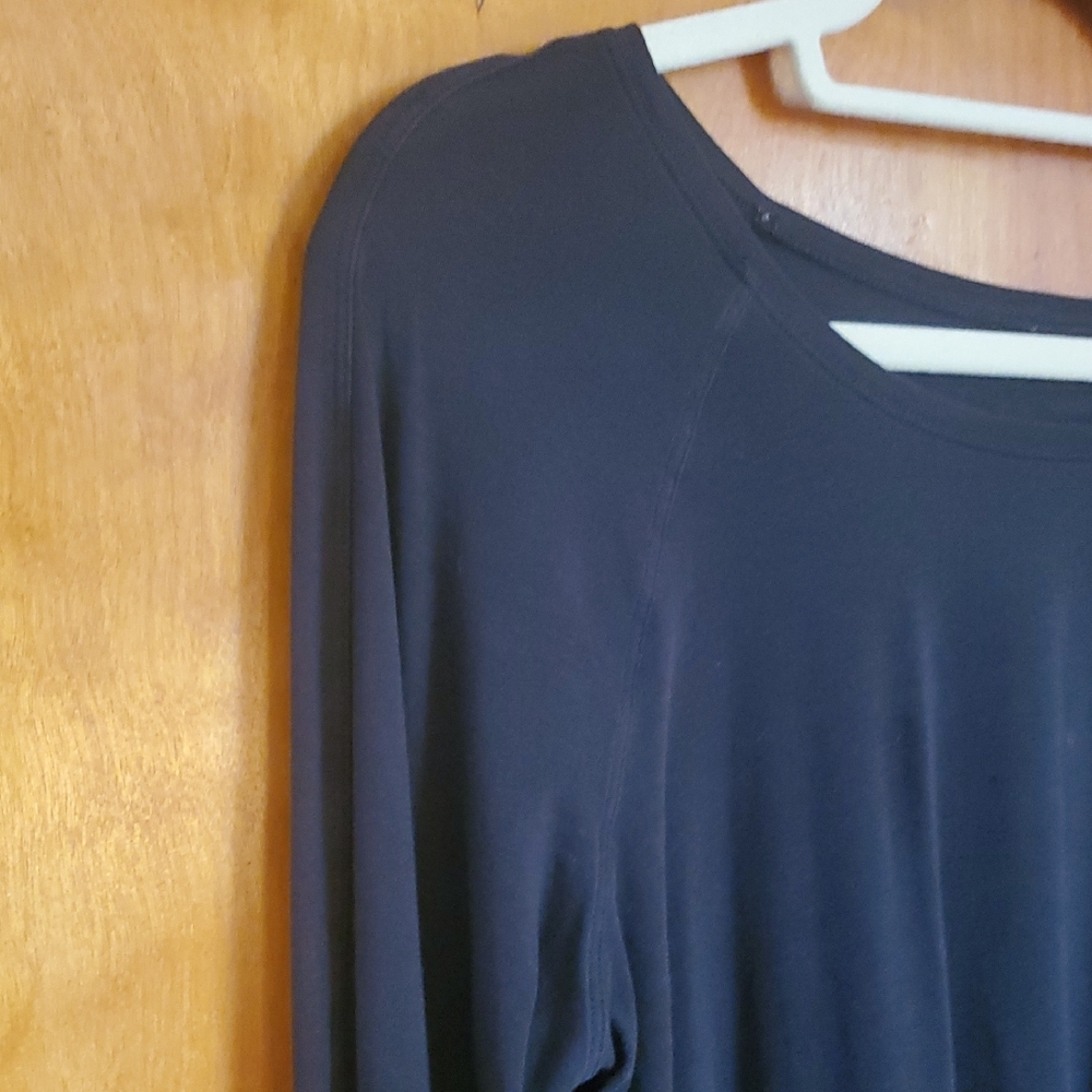 Lululemon Black Long Sleeve Women's Top - Picture 3 of 3